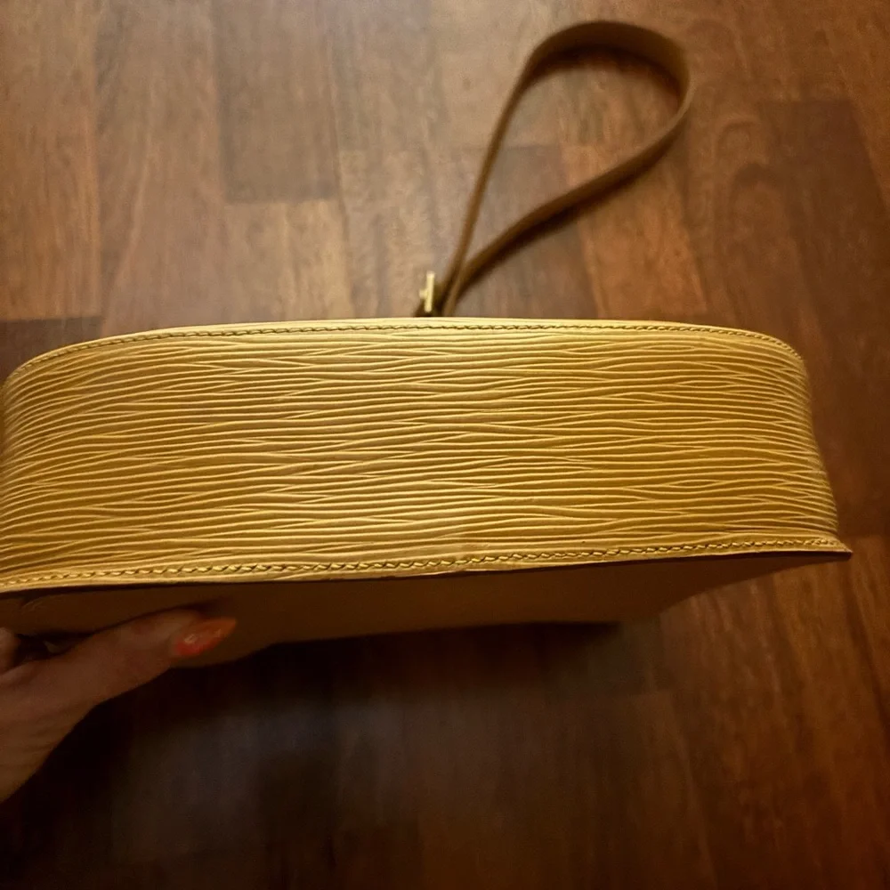 Louis Vuitton Epi Saint Cloud GM Tan Crossbody Shoulder Bag Authentic - Picture 5 of 14